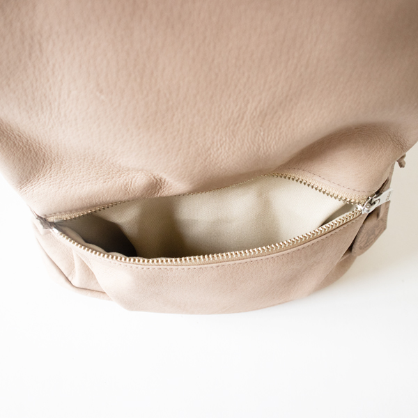 外部ファスナーポケット(PINK BEIGE)