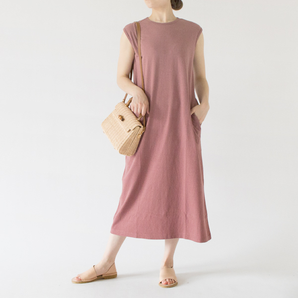 リラックス感の出過ぎない絶妙な形(mauve pink、身長162cm)