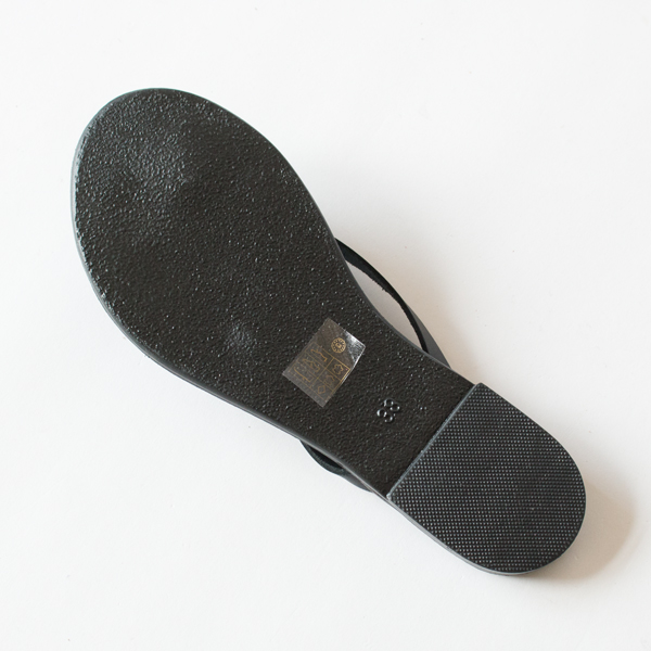 アウトソールは滑りにくい熱可塑性ゴム アウトソールは滑りにくい熱可塑性ゴム