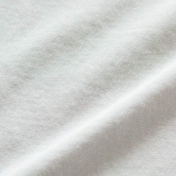 ドライタッチでニュアンスのある生地感(LIGHT GREY)