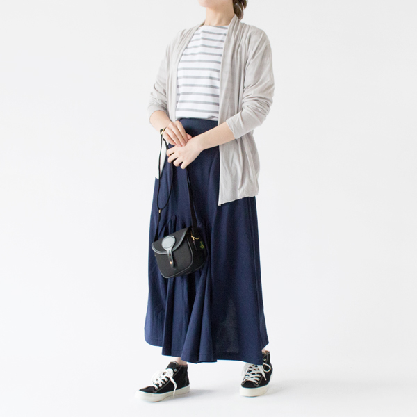 夏の外出でもさらりと着られます(LIGHT GREY、身長162cm)