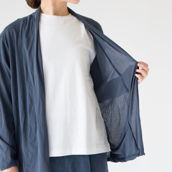 左内側に本体収納ポケットがあります(BLUE GREY)