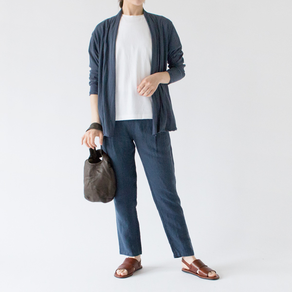 大人っぽく深みのある色合い(BLUE GREY、身長162cm)