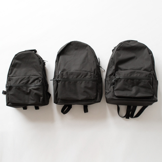 (左から)MATTE NEW TINY DAYPACK、MATTE DAILY DAYPACK、MATTE COMMUTE DAYPACK (左から)MATTE NEW TINY DAYPACK、MATTE DAILY DAYPACK、MATTE COMMUTE DAYPACK
