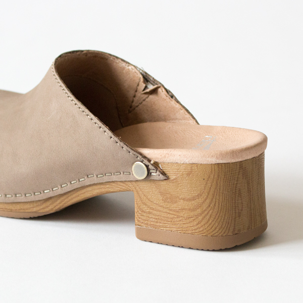 木目調プリントが施されたEVA アウトソール 木目調プリントが施されたEVA アウトソール