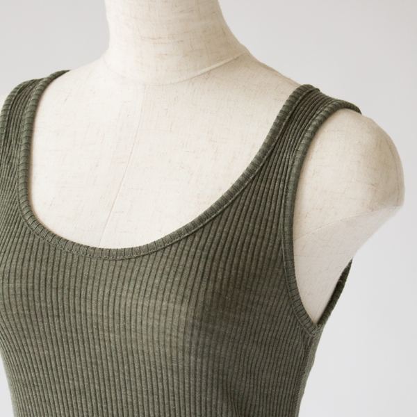 洋服を選ばない深めのUネック(カーキ) 洋服を選ばない深めのUネック(カーキ)