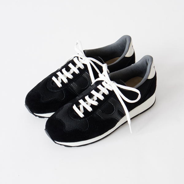 43スニーカー Montjuich Black