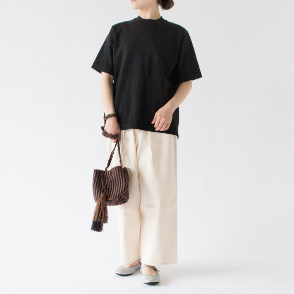 ニットならではのニュアンスを含んだ一枚(BLACK、身長162cm)