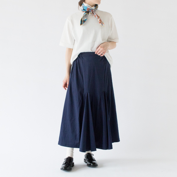 Tシャツ感覚でさらりと着られるニット(WHITE、身長162cm)