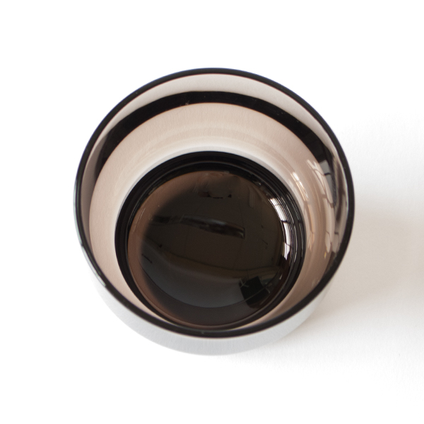 軽く、落ちても割れない特別な樹脂を使用しています 軽く、落ちても割れない特別な樹脂を使用しています