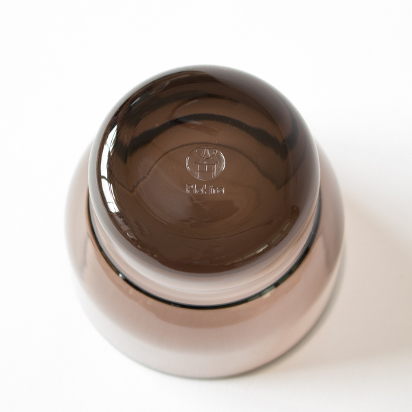 軽く、落ちても割れない特別な樹脂を使用しています 軽く、落ちても割れない特別な樹脂を使用しています