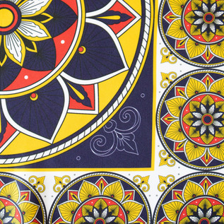 繊細なデザインは思わず見入ってしまうほど(NAVY×YELLOW)