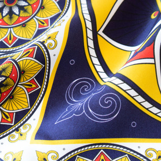 シルクの上品な光沢感(NAVY×YELLOW)