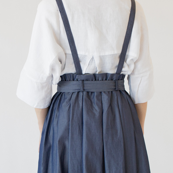 ベルトで様々な着こなしを楽しめます(BLUE)