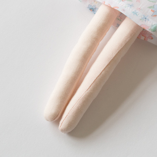 赤ちゃんの手でも握りやすい、すらりとした手足 赤ちゃんの手でも握りやすい、すらりとした手足
