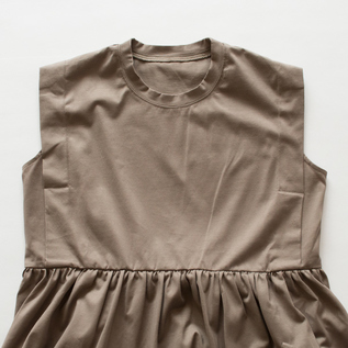袖口にかかる身頃が腕回りをバランスよくカバー(BEIGE) 袖口にかかる身頃が腕回りをバランスよくカバー(BEIGE)
