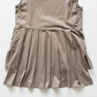 後ろはプリーツでボリューム感のあるシルエットに(BEIGE) 後ろはプリーツでボリューム感のあるシルエットに(BEIGE)