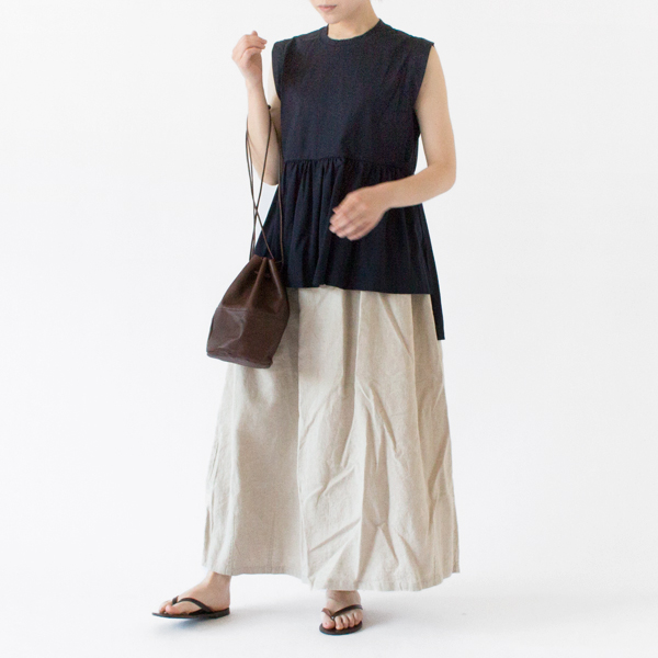 夏のコーディネートに変化をつけてくれるデザイン(D.NAVY、身長162cm)