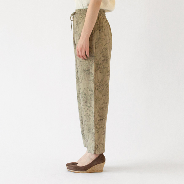 ボタニカル イージーパンツ(BEIGE、身長162cm)