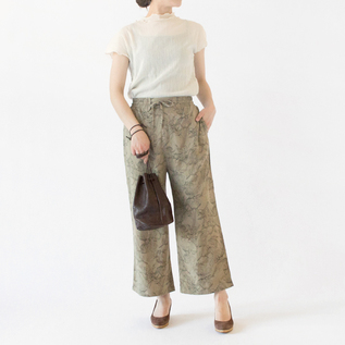 パンプスと合わせた上品なスタイルに(BEIGE、身長162cm)