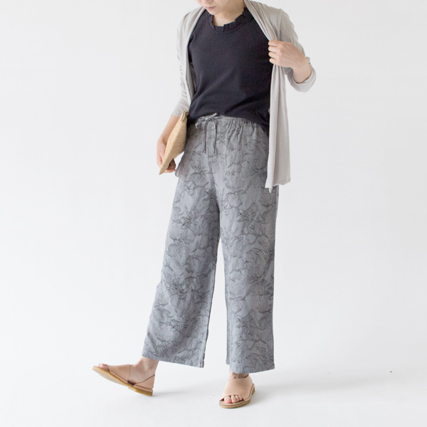 自宅からお出かけまであらゆる場面で使えるイージーパンツ(GREY、身長162cm)
