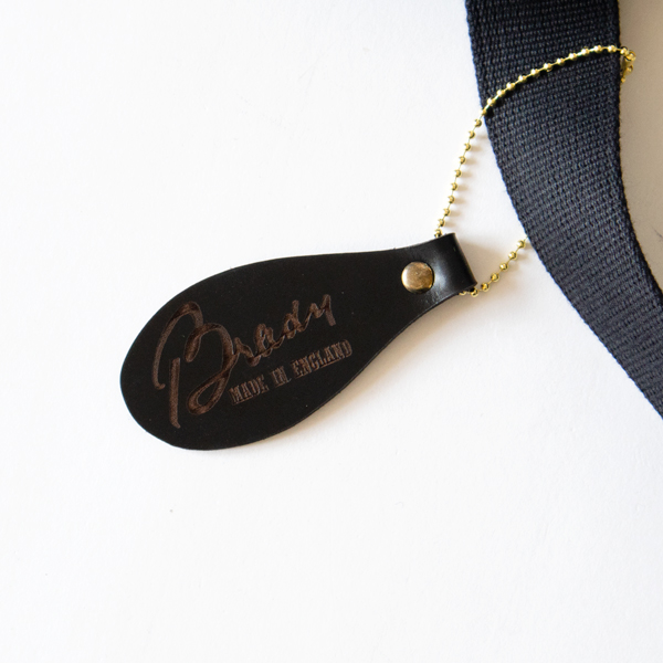 Bradyのブランドネームもポイントに(BLACK)