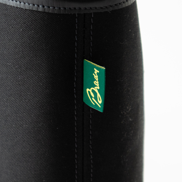 ブランドロゴ入りのタグ(BLACK)