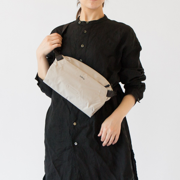 LITE SLING ボディバッグ(CHALK)
