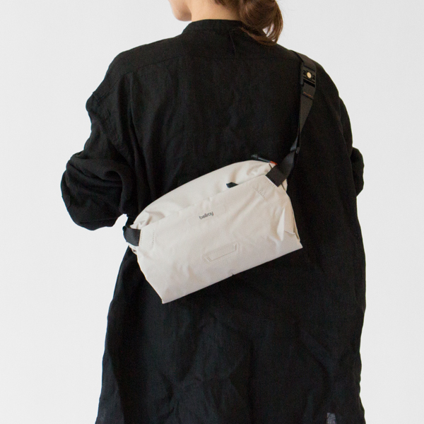 LITE SLING ボディバッグ(CHALK)