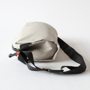 LITE SLING ボディバッグ(CHALK)