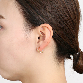 キャッチレスピアス EMBRACE HOOP／Baqless（バックレス）｜愛着を持っ