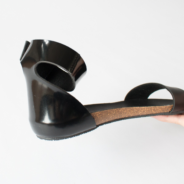 マジックテープ仕様でサイズ調節が簡単 マジックテープ仕様でサイズ調節が簡単