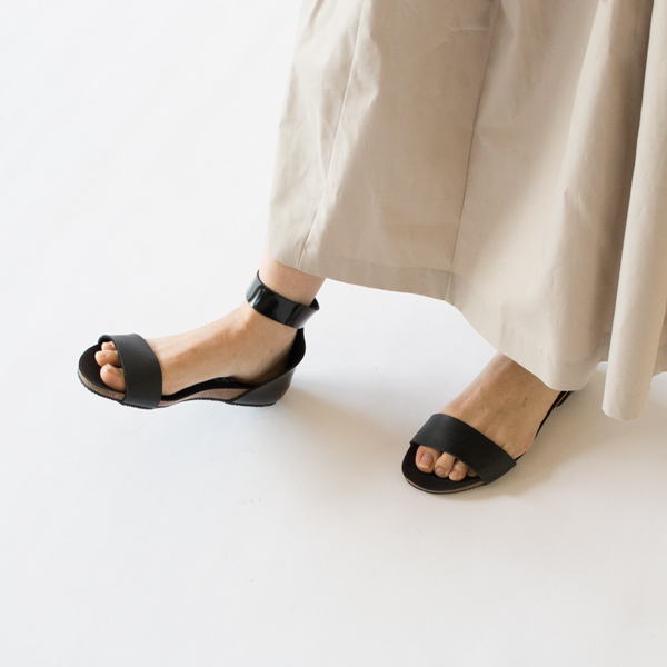 コルクソールがしっかりと反発力を吸収し、歩きやすさを維持してくれます コルクソールがしっかりと反発力を吸収し、歩きやすさを維持してくれます