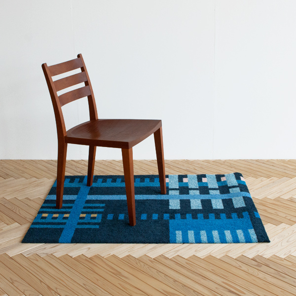 シンプルなお部屋のアクセントにも(Bauhaus Blue)
