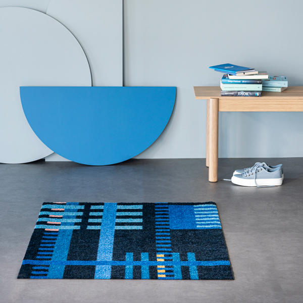 テキスタイルが持つ美しさや立体感がお部屋に馴染みます(Bauhaus Blue)