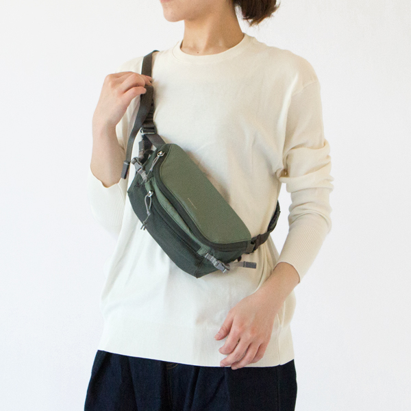 全体的に薄手で約191gと軽量なのでとっても身軽(身長162cm・Multi Lichen Green)