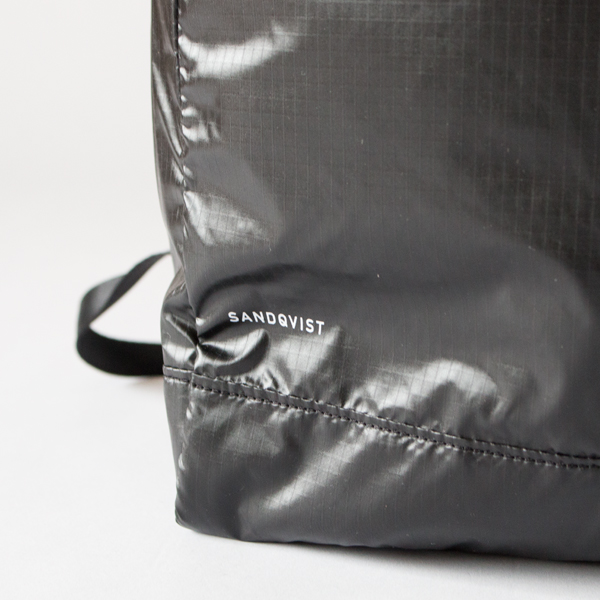 バッグ本体にはまるで羽のように軽くて薄いフェザーナイロンを使用(BLACK) バッグ本体にはまるで羽のように軽くて薄いフェザーナイロンを使用(BLACK)