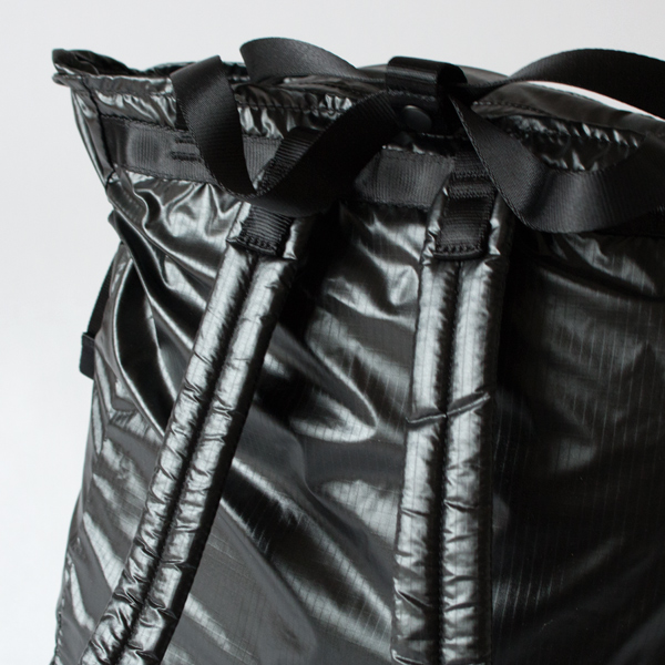 リュックとして使用するショルダーハーネスはしっかりとクッション性があります(BLACK) リュックとして使用するショルダーハーネスはしっかりとクッション性があります(BLACK)
