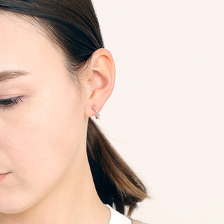 キャッチレスピアス EMBRACE HOOP／Baqless（バックレス）｜愛着を持っ