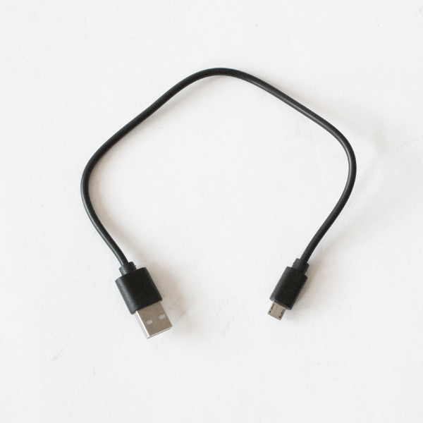 USBケーブルが付属されています