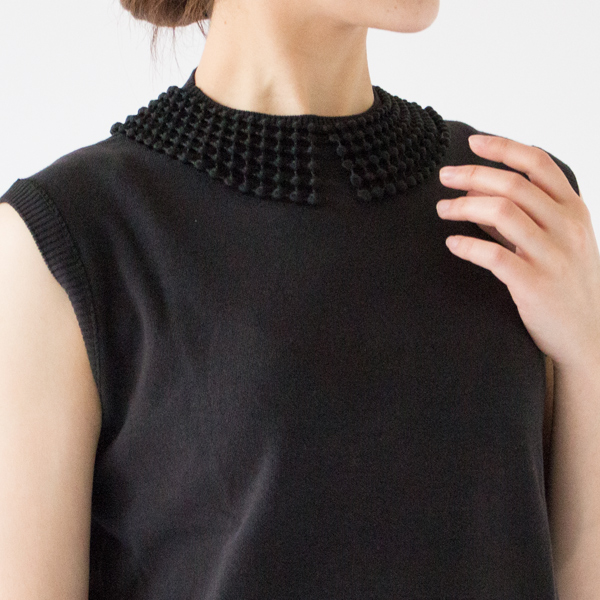 フォーマルシーンでも活躍してくれるシックな黒(BLACK)