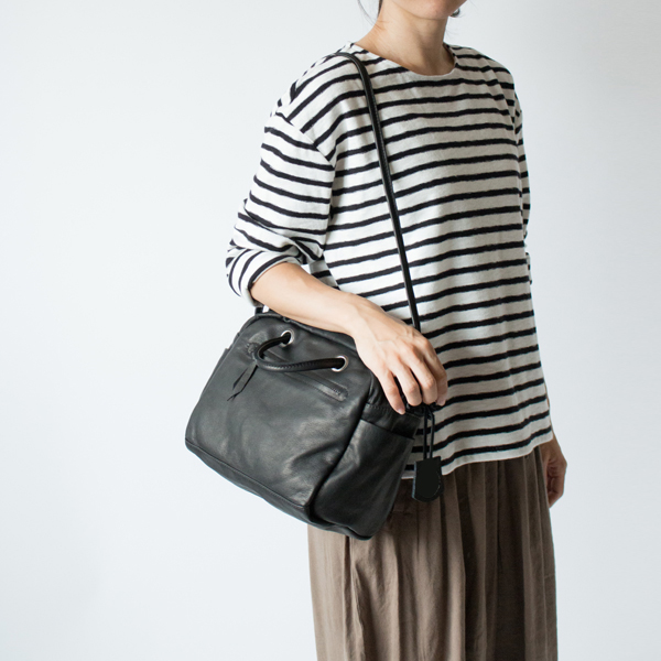 肩にかけて(身長:158cm) 肩にかけて(身長:158cm)