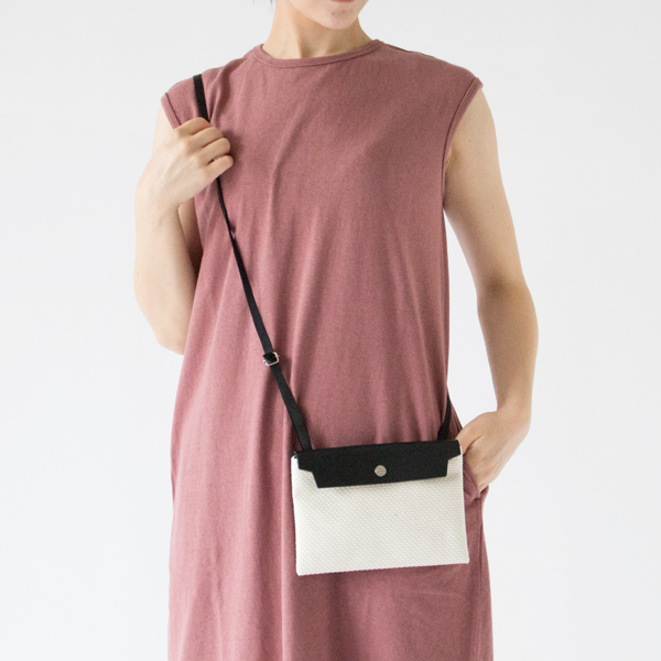 身長：162cm(WHITE/BLACK)