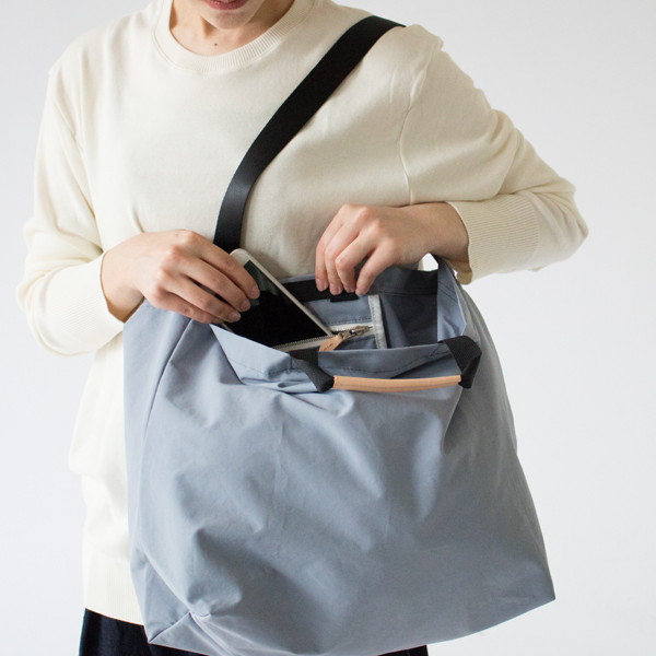 普段使いから、思わず荷物が増えそうな時の頼れるサブバッグとしても活躍します