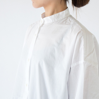 適度なツヤ感のある生地(WHITE)