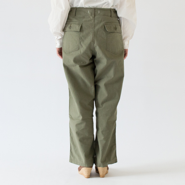 TOAST PANTS(OD、身長162cm)