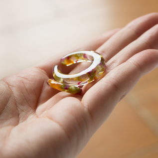 天然石のように奥行きのあるセルロースアセテート(FLOWER YELLOW) 天然石のように奥行きのあるセルロースアセテート(FLOWER YELLOW)