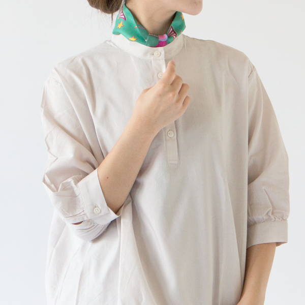 レイヤードのように襟から覗かせても素敵(NEON TIGERS CAROUSEL) レイヤードのように襟から覗かせても素敵(NEON TIGERS CAROUSEL)