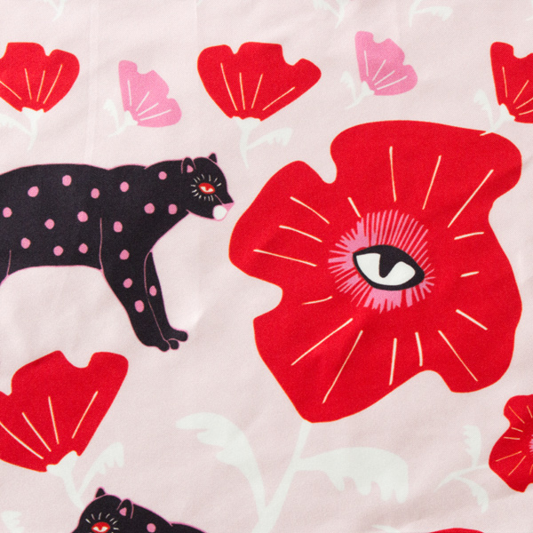 ポピーと黒猫のポップなデザイン(POPPY AND POLKA CAT)