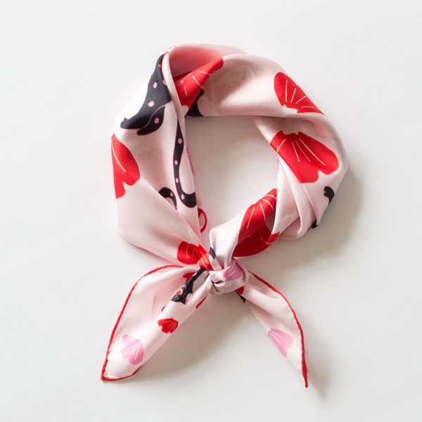 シルクスカーフ　65cm x 65cm(POPPY AND POLKA CAT)